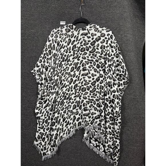 Chico's Leopard Print Ruana Wrap Womens OS Black Gray Jacquard Topper Bohemian - Picture 2 of 7